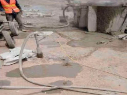 洛隆水泥混凝土路面板底注浆技术 路面脱空注浆整治方案